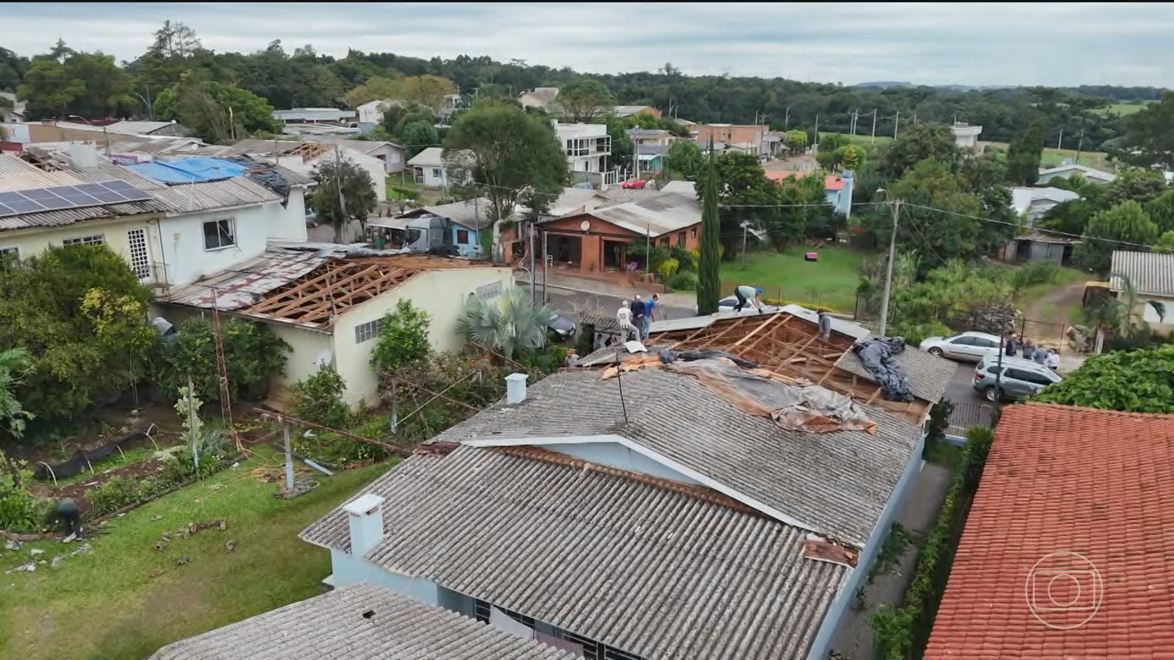 Mau tempo provoca destruição no Rio Grande do Sul; 2 pescadores estão desaparecidos