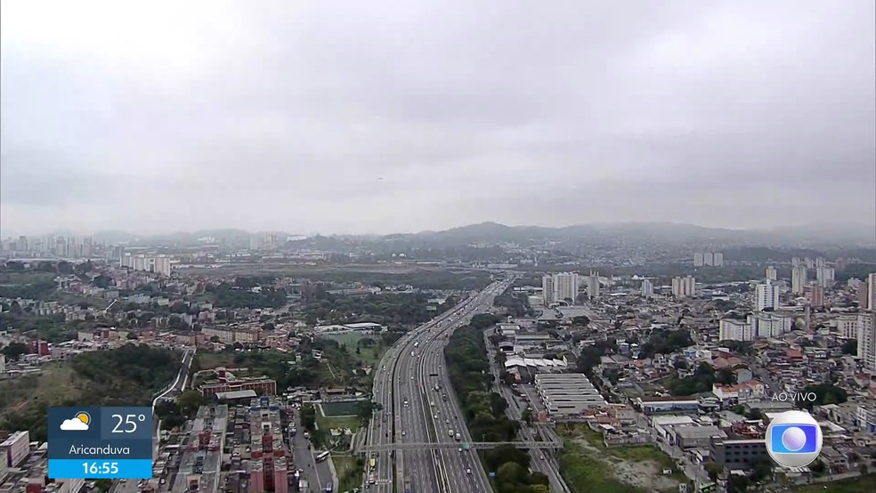 Névoa toma conta do céu de São Paulo nesta terça-feira (4) — Foto: TV Globo