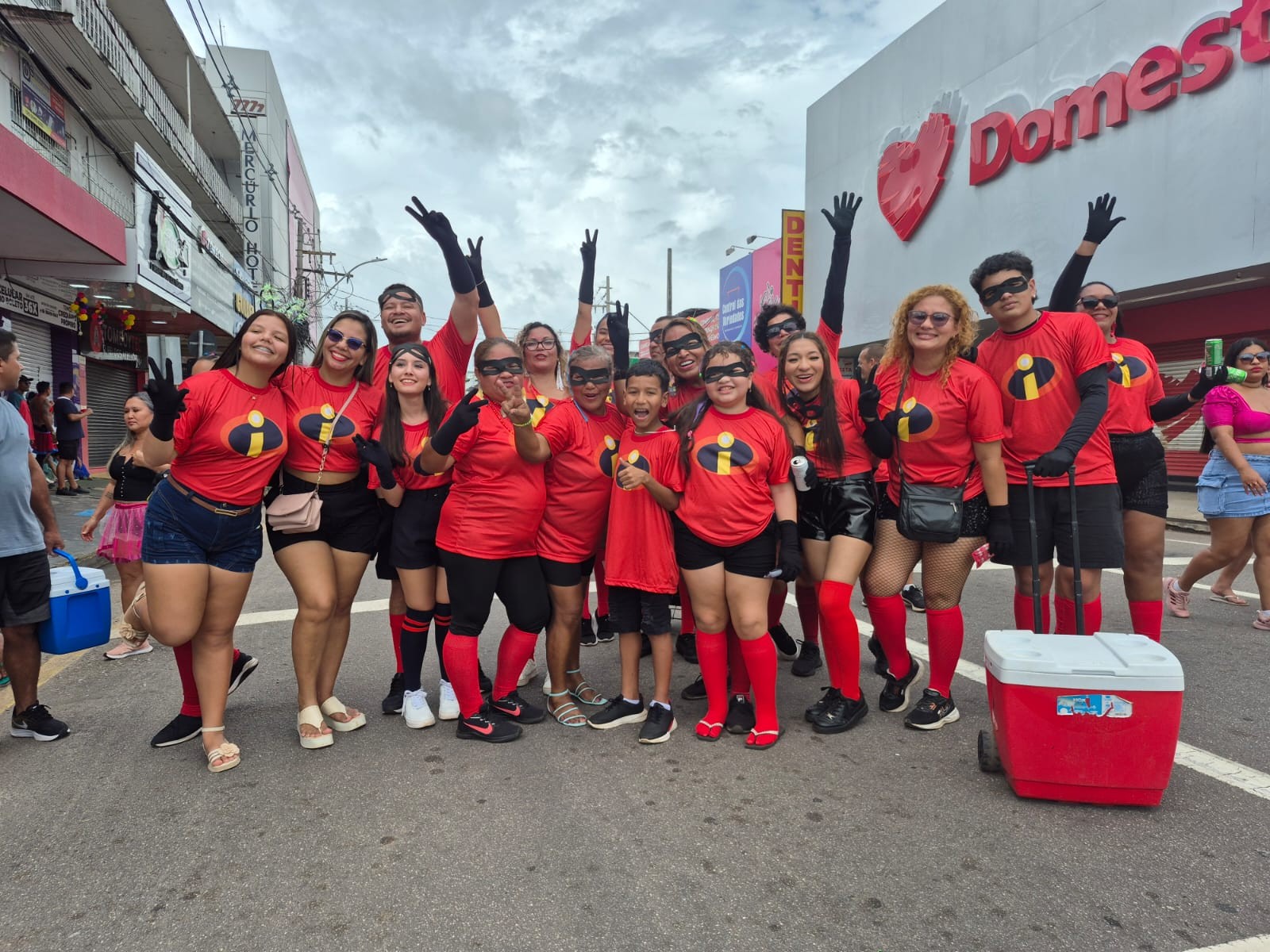 
Família celebra 20 anos na A Banda do Amapá com homenagem à matriarca: ‘Os Incríveis’ 