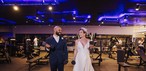 Casal aplicou movimentos de musculação com vestes cerimonial