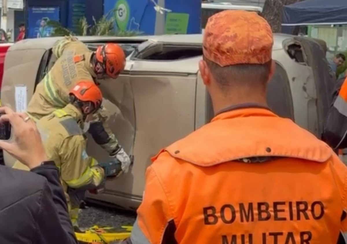 Corpo de Bombeiros realiza simulação de resgate em acidente em Volta Redonda