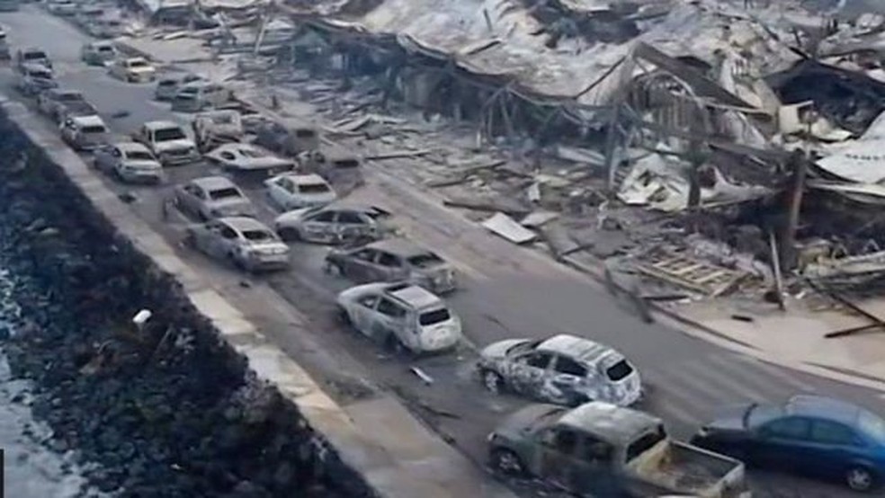 Imagem mostra devastação causada pelo incêndio no Havaí — Foto: Reprodução/Via BBC