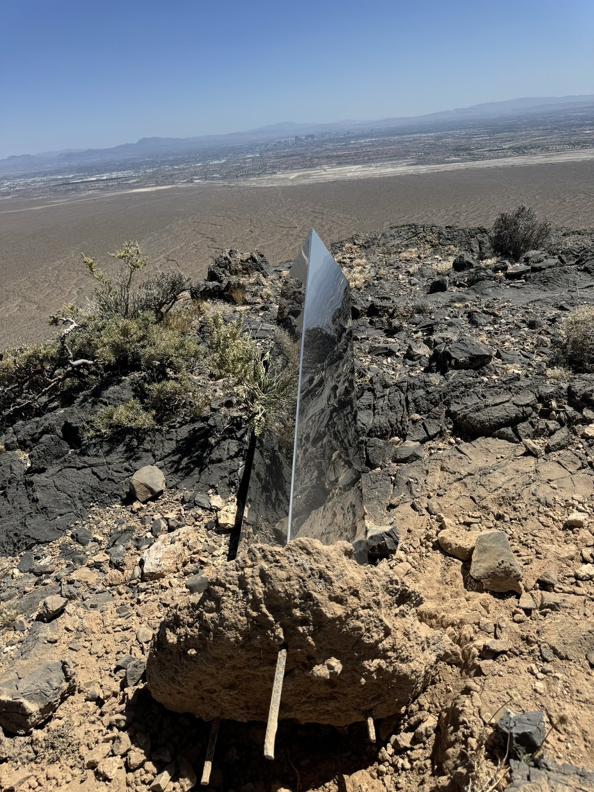 A mysterious monolith installed near Las Vegas is removed and stored “in a secret location” |  world