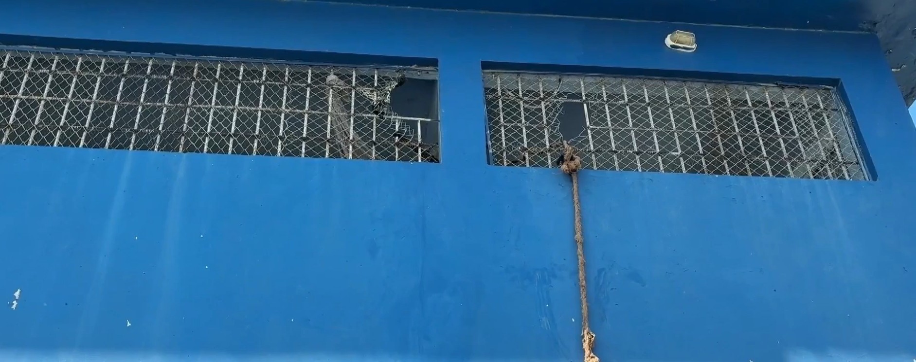 Uma semana após fuga, presos de delegacia em Parintins ainda não foram localizados e estrutura segue danificada