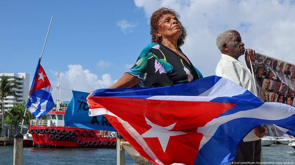 Muitos exilados cubanos nos EUA esperam a queda do regime em Cuba para poder voltar ao país — Foto: Carl Juste/Miami Herald/ZUMA/picture alliance