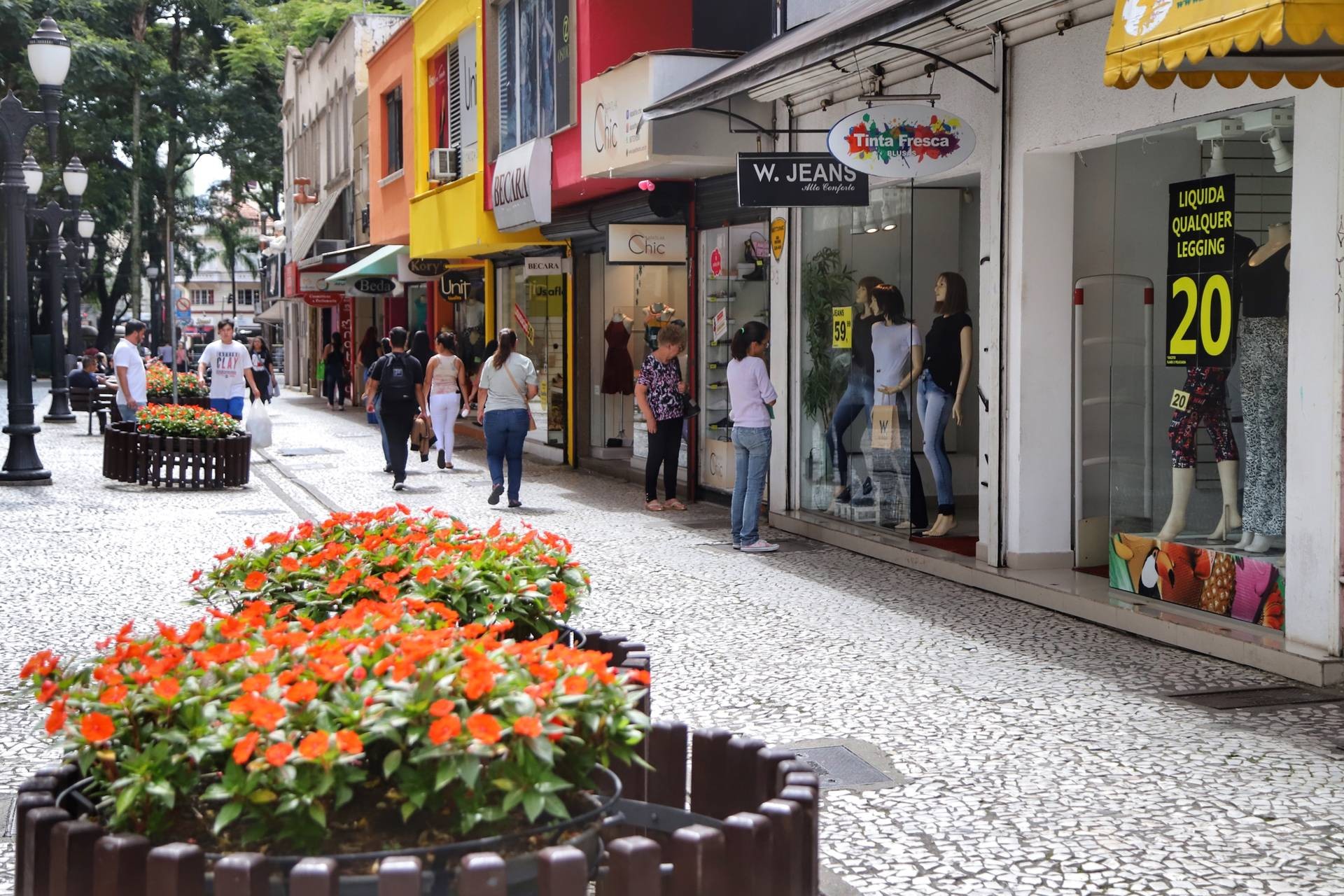 Comércio da Região Metropolitana de Curitiba tem horário estendido para as compras de Natal; confira