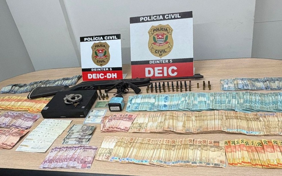 São José do Rio Preto - SP: Polícia Civil apreende R$ 58 mil em espécie e armas em operação contra desarmamento