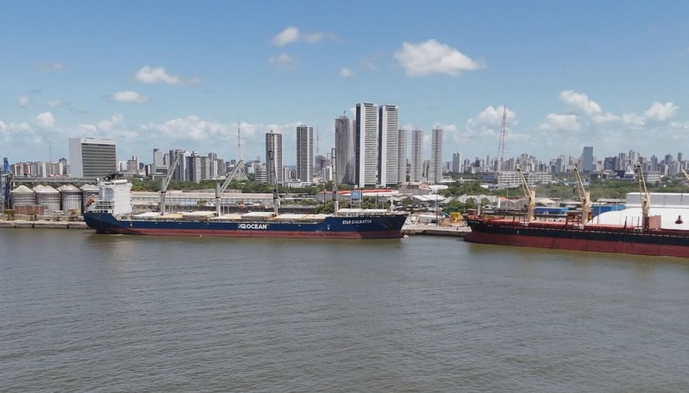 Pescadores denunciam aumento da poluição e prejuízos após obra de dragagem do Porto do Recife; MPF apura impactos ambientais