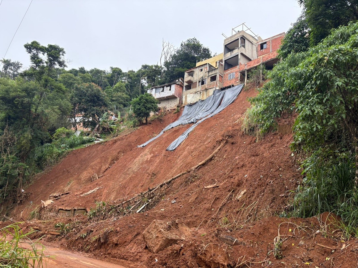Oito casas interditadas após chuvas serão demolidas em Juiz de Fora
