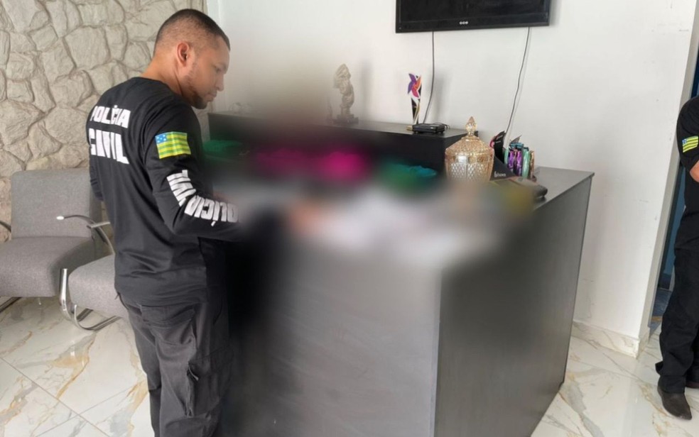 Polícia Civil (PC) cumpriu mandados de busca e apreensão contra a enfermeira, Goiás — Foto: Divulgação/Polícia Civil
