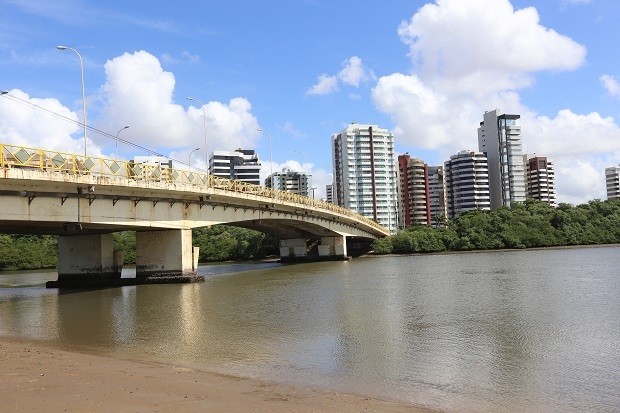 Corpo carbonizado é encontrado embaixo de ponte na Zona Sul de Aracaju
