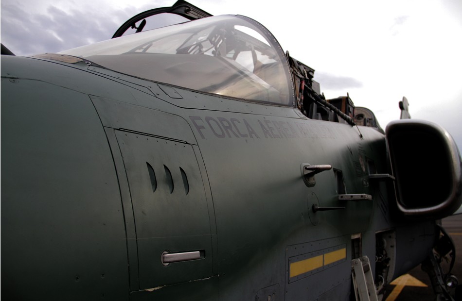 Corte de grama, reforma em barco: os serviços pessoais que ex-comandante da FAB em MT exigiu de subordinados 