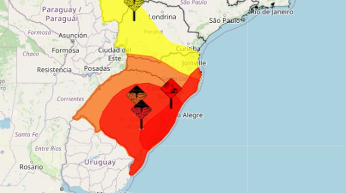 Quase todo Brasil está em atenção para chuvas; Sul tem alerta vermelho