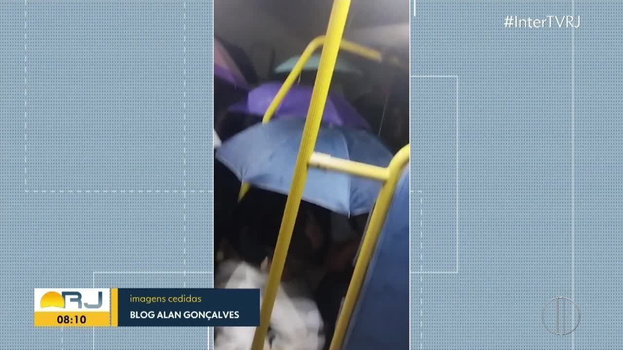 ALUNOS USAM Guarda-chuva Dentro de ônibus para se proteger de gotairas em Bom Jesus Do Itabapoana | Norte Fluminense