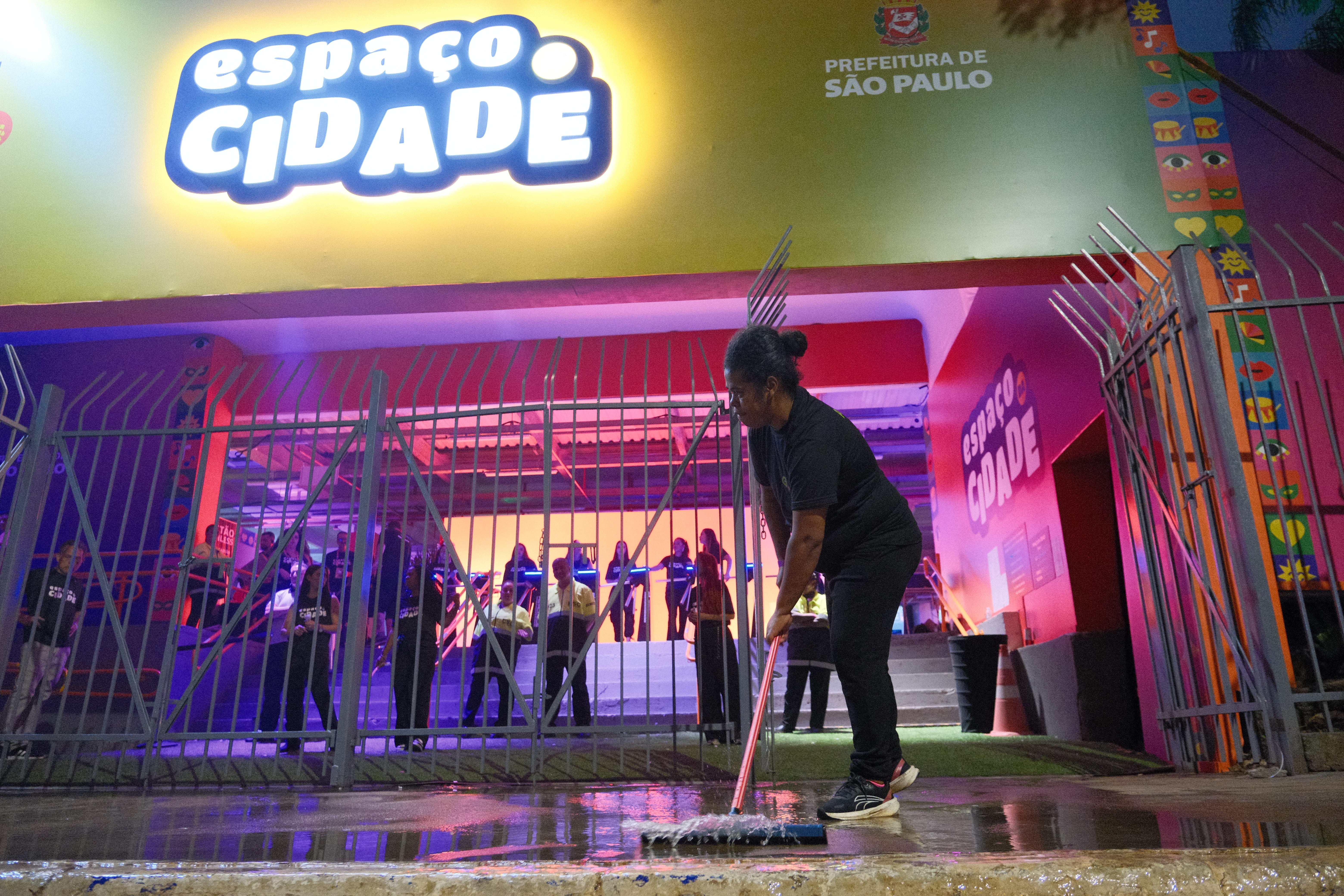 Pelo 2º dia consecutivo, camarote da Prefeitura de SP tem problemas com esgoto no Anhembi