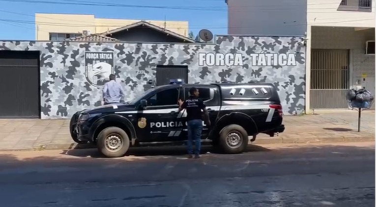 Advogado e dois homens são alvos de operação suspeitos de ordenar morte de jovens confundidos com integrantes de facção em MT