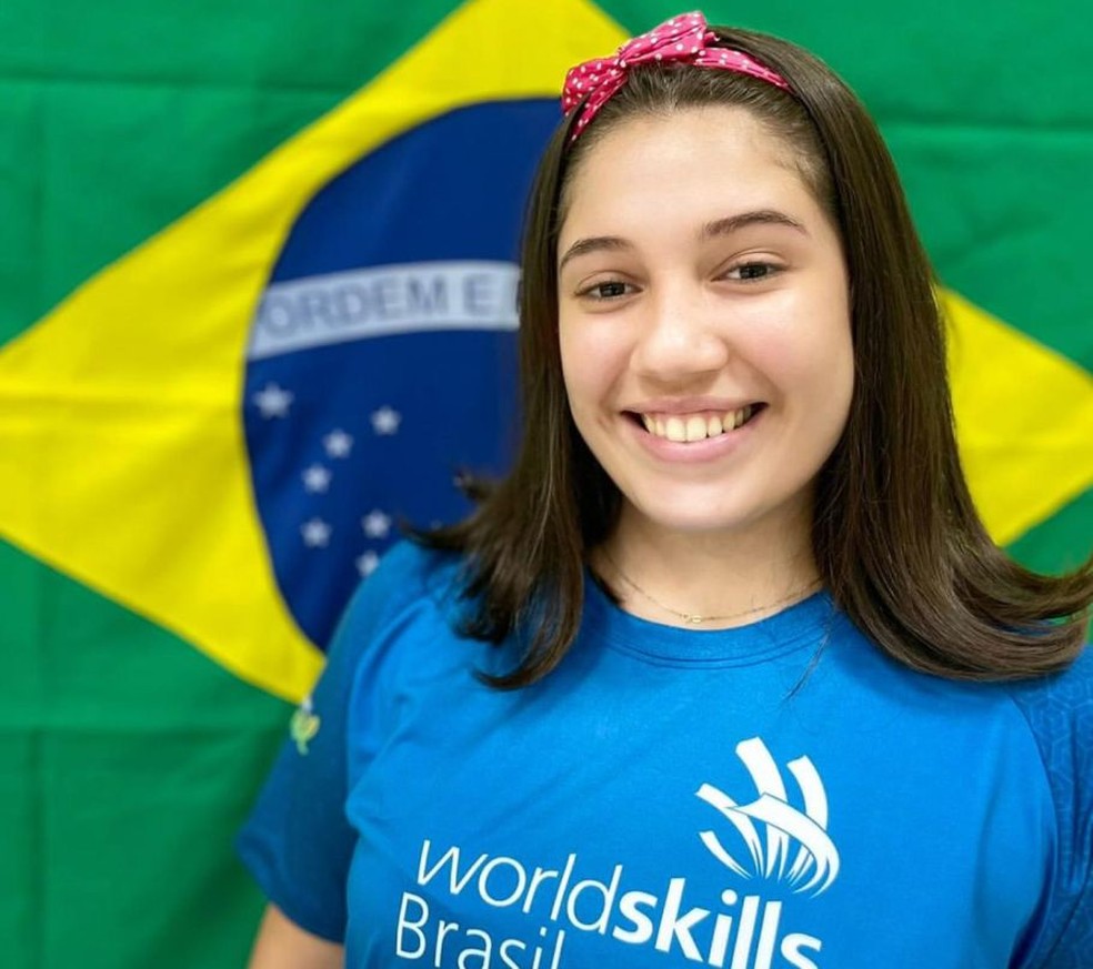 A estudante Lorena Barcelos tem 20 anos — Foto: Reprodução