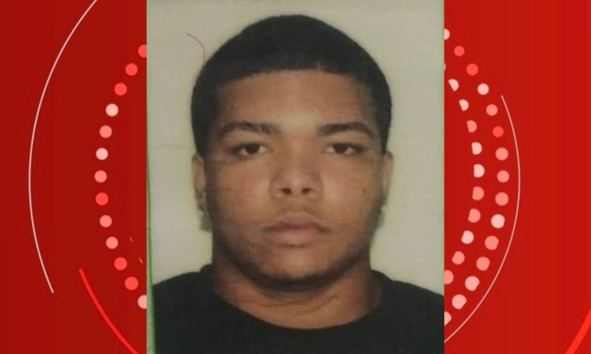 Estudante de 18 anos morre após colidir moto na traseira de carro em Feira de Santana