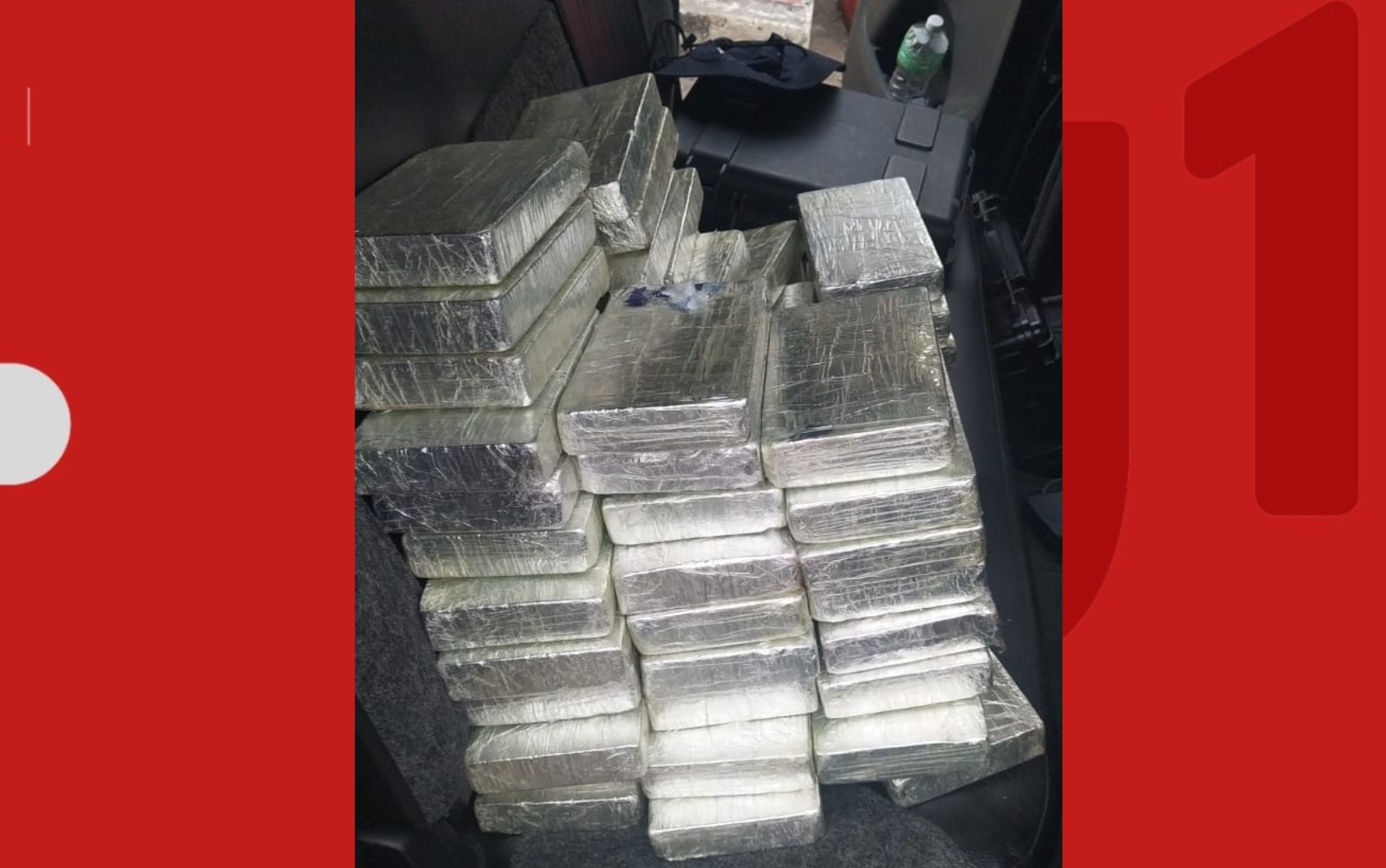 50 kg de cocaína são encontrados em porta-malas de carro após acidente na BR-116, na Bahia
