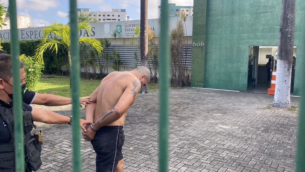 Homem apontado como sendo mentor dos crimes foi preso em Fortaleza. — Foto: Isaac Macêdo/ SVM