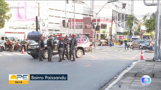 Motociclista morre após ser atropelado por viatura da PM durante perseguição a assaltantes no Recife - Programa: G1 PE 