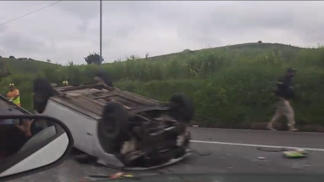 Acidente deixa seis pessoas feridas na Via Dutra, em Volta Redonda