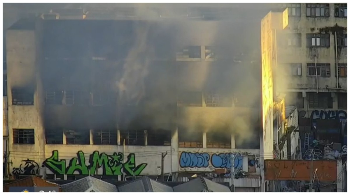 Incêndio atinge prédio na Vila Prudente, na Zona Leste de São Paulo