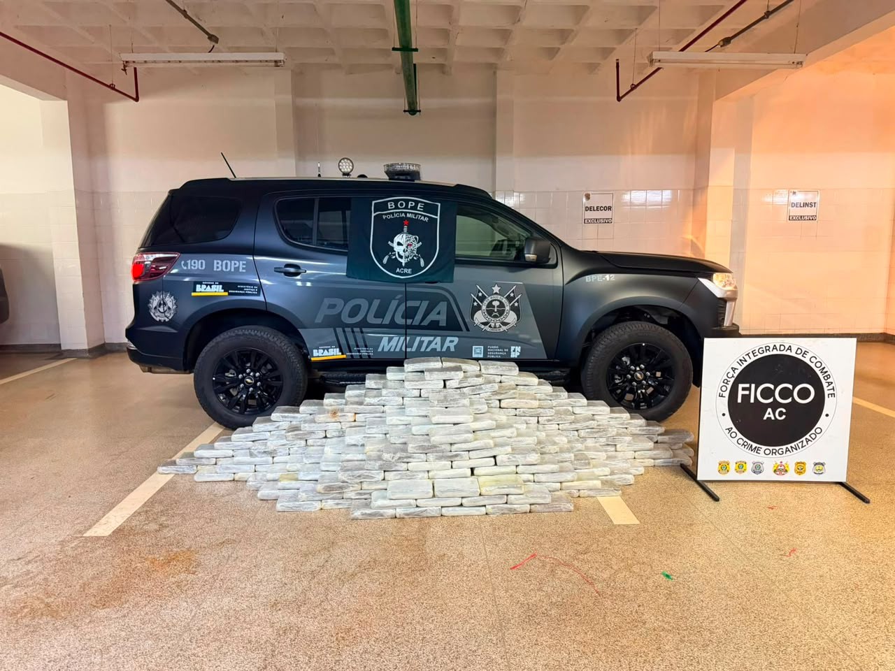 Polícia apreende mais de 370 kg de skunk em embarcação em ramal de Rio Branco; cinco fogem