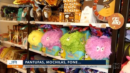 Vendedores apostam em brindes nos ovos de páscoa para chamar atenção de clientes