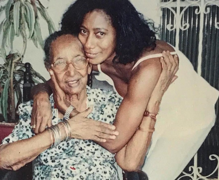'A gente teve algemas por muito tempo, não podiam me tirar a liberdade': Quem foi dona Alzira, a avó rezadeira que fez o parto de Glória Maria