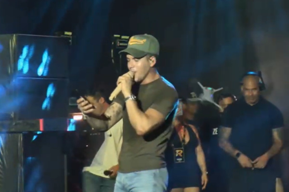 VÍDEO: Zé Vaqueiro é atingido por drone durante show no Amazonas