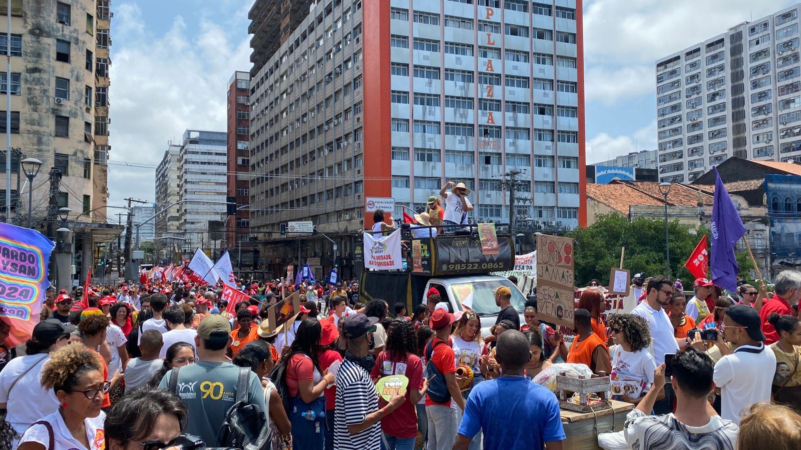 Grito dos Excluídos e Excluídas: em passeata no Recife, participantes protestam contra desigualdades sociais e degradação ambiental