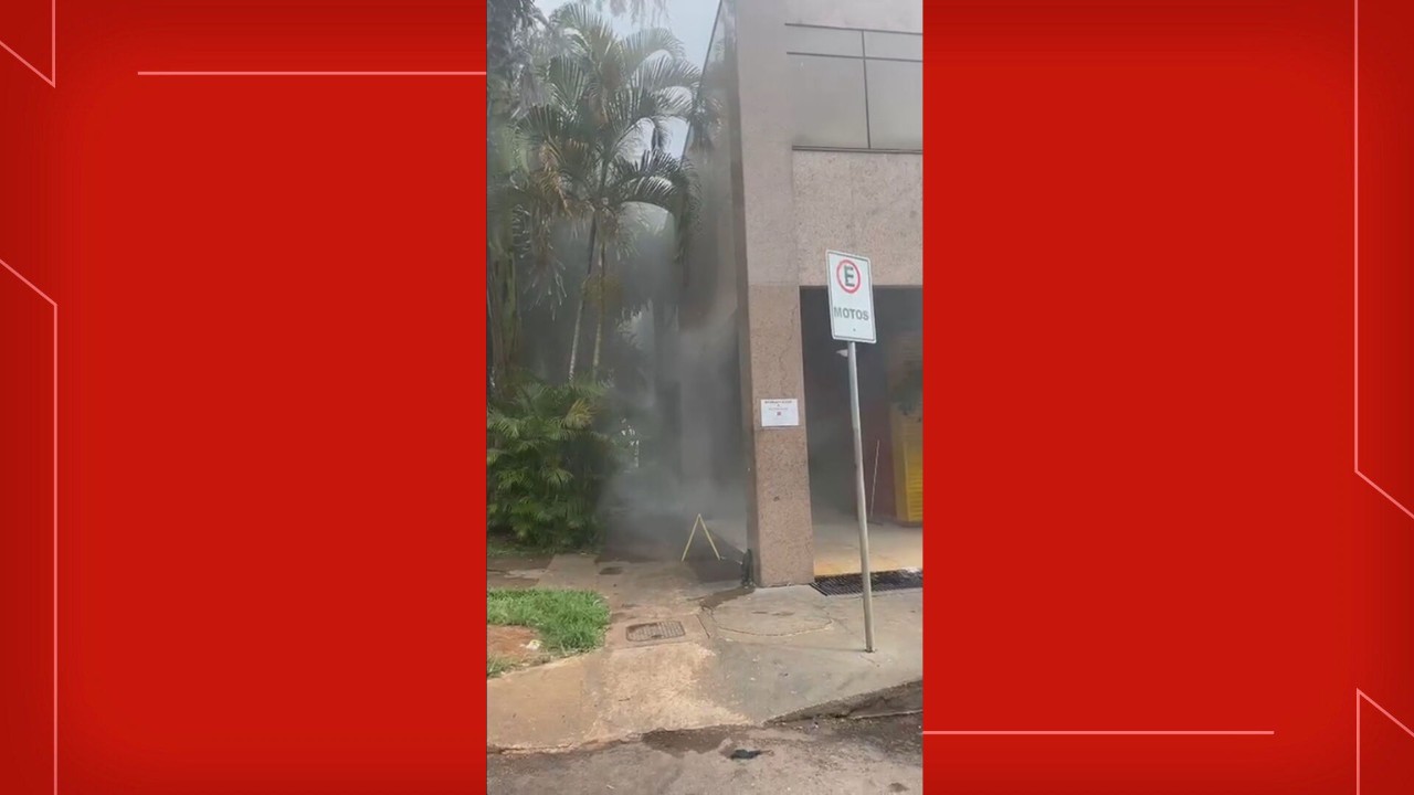 VÍDEO: fumaça toma conta de restaurante na Asa Norte, em Brasília 