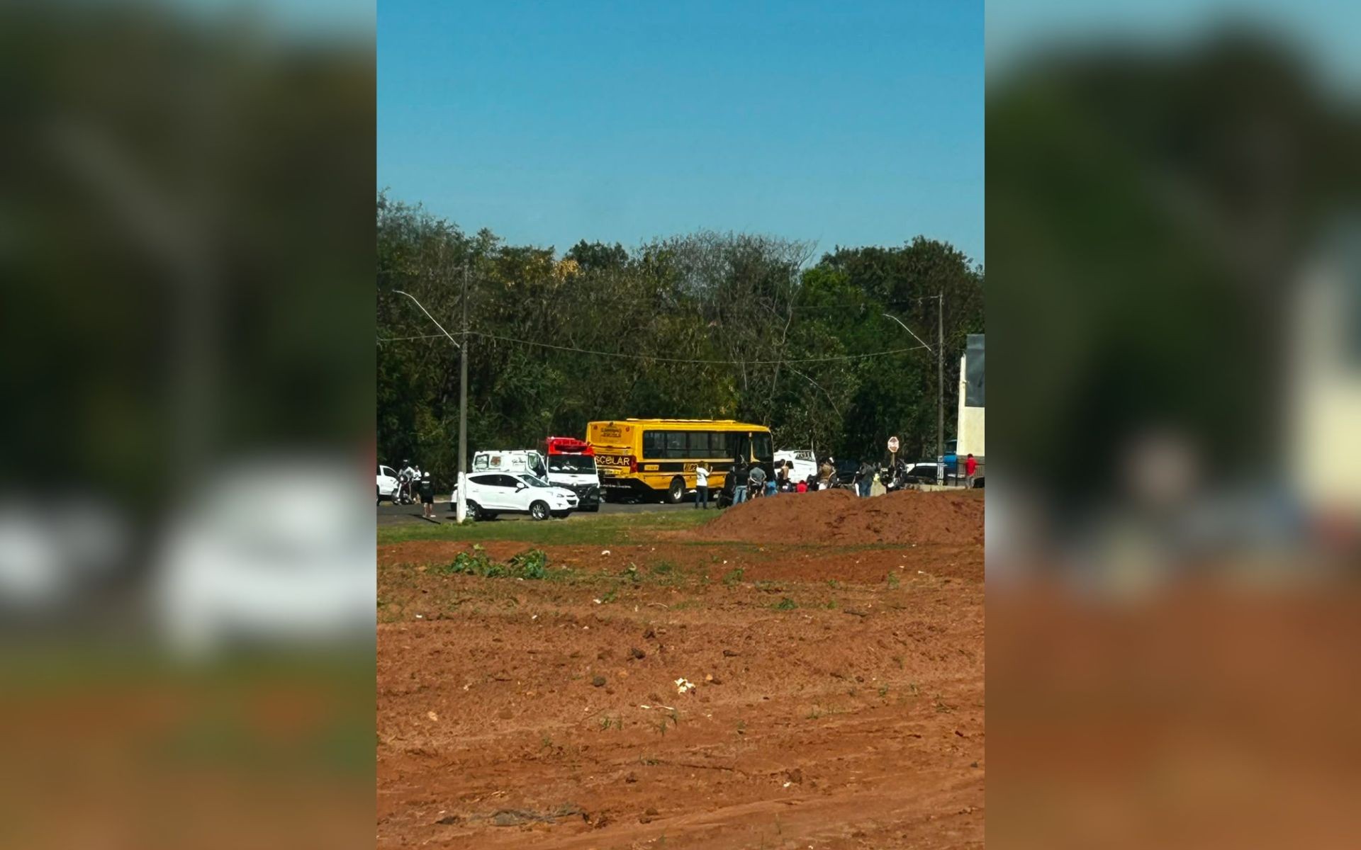 Motociclista morre após ser atropelado por ônibus de transporte escolar em avenida de Nova Granada