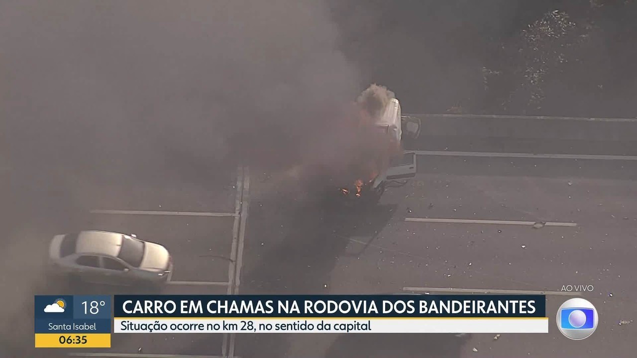 Carro em chamas interdita Rodovia Bandeirantes no sentido capital