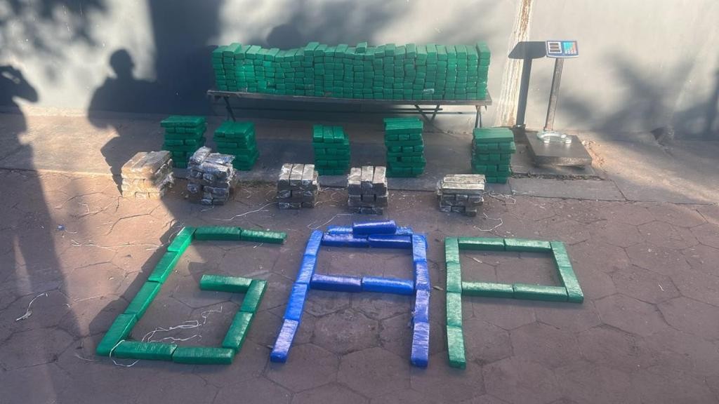 Mais de 400 tabletes de maconha são apreendidos e seis pessoas são presas na Grande Cuiabá