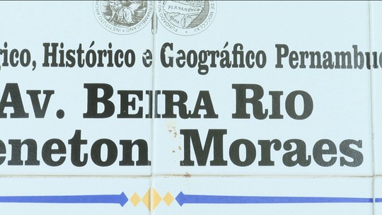 Placa em rua do Recife homenageia o jornalista e cineasta Geneton Moraes Neto - Programa: Jornal das Dez 