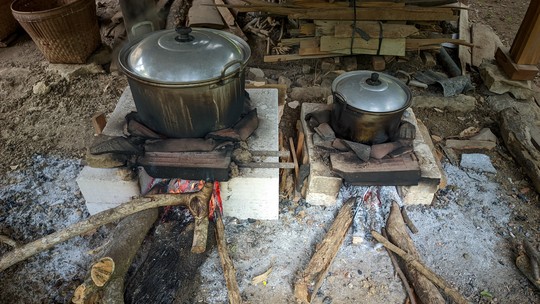 Pobreza energética: uso de lenha em cozinhas domésticas improvisadas ainda é questão de saúde pública no Brasil - Pesquisa da PUC-Rio avalia poluição doméstica causada por fogões a lenha no Brasil e propõe soluções de menor impacto