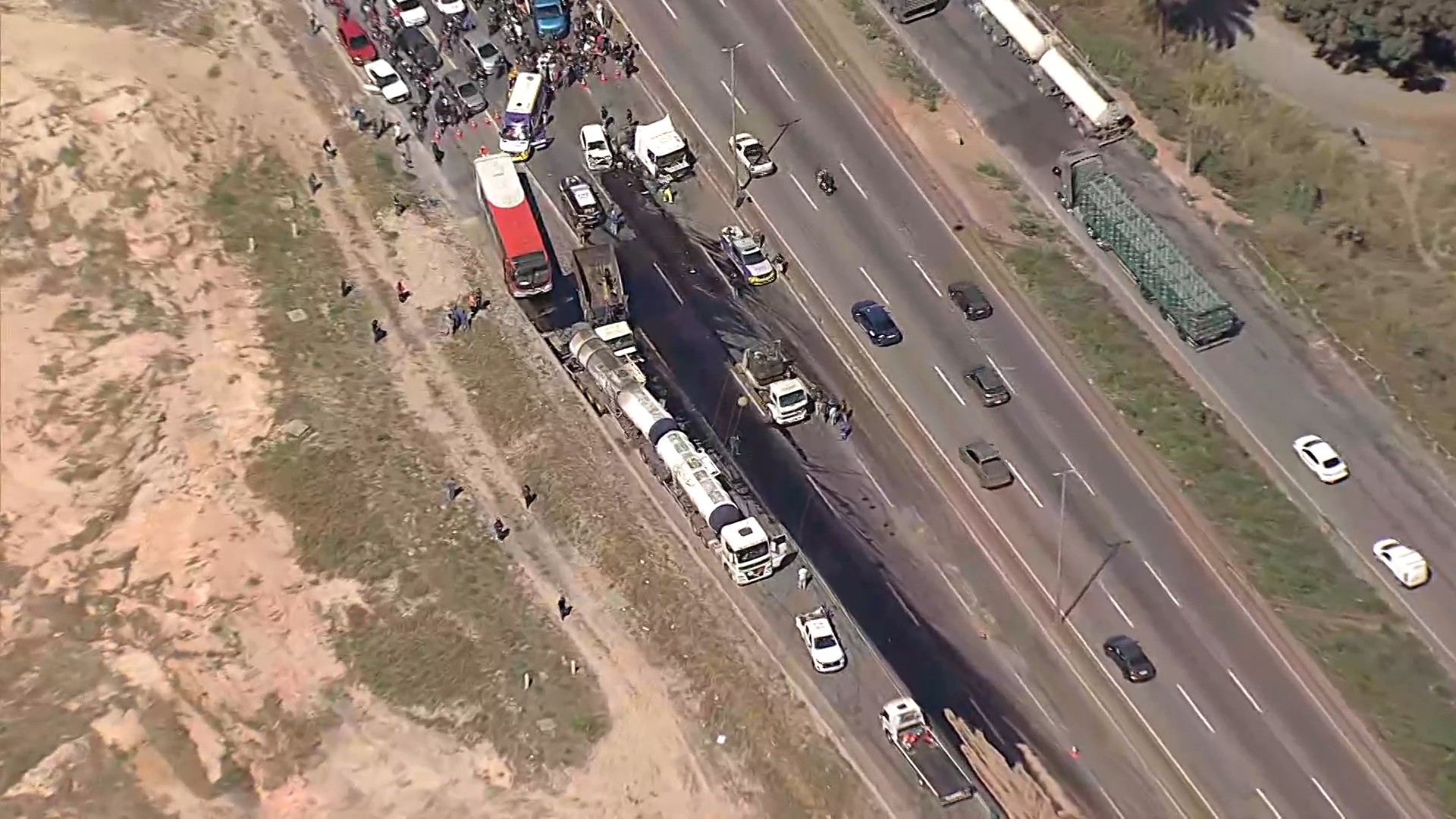 Engavetamento com sete veículos causa 6 km de congestionamento na BR-381, em Betim