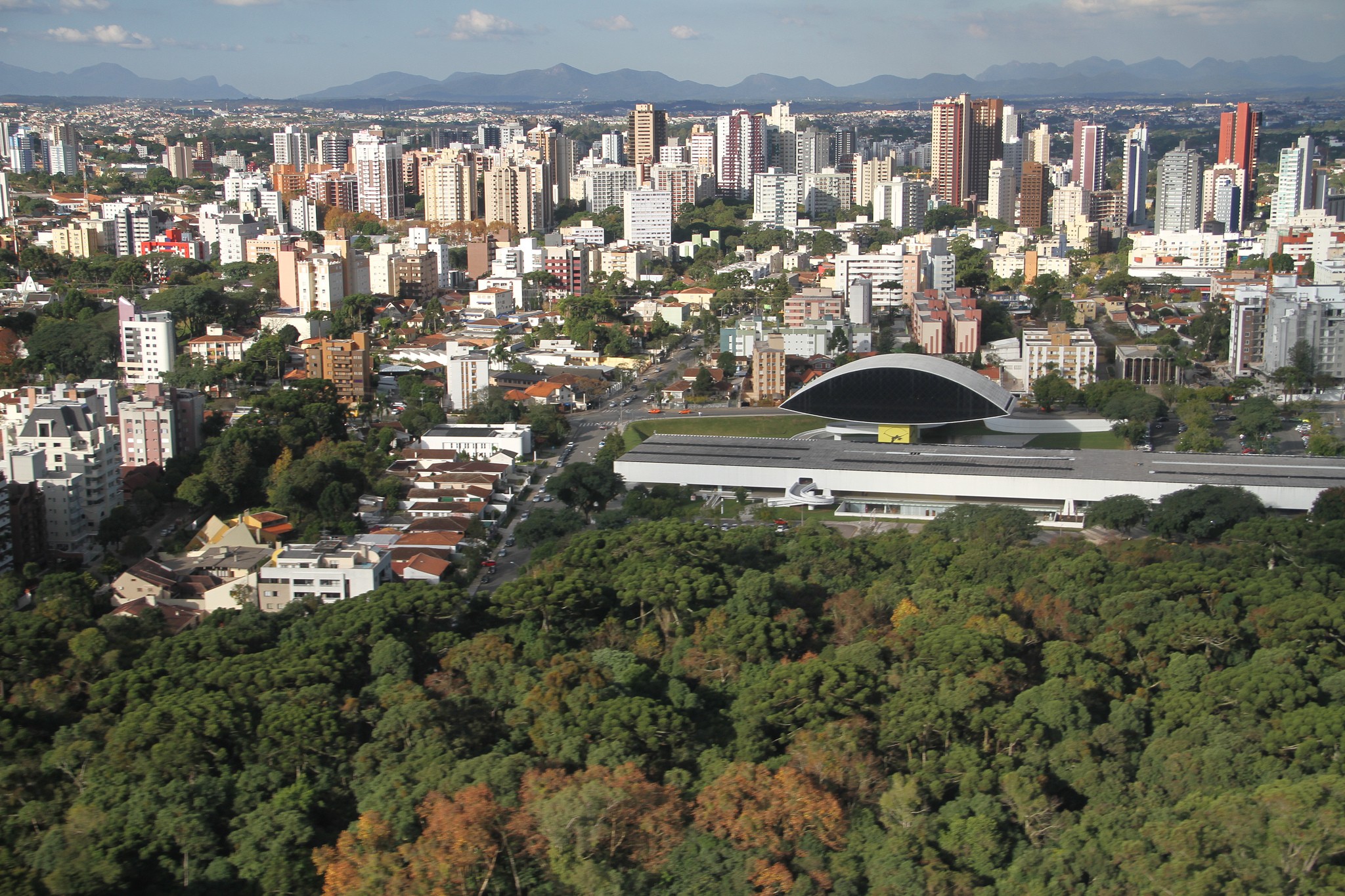 Curitiba, Maringá e Cornélio Procópio são as cidades com melhor qualidade de vida do Paraná, aponta pesquisa; veja lista completa