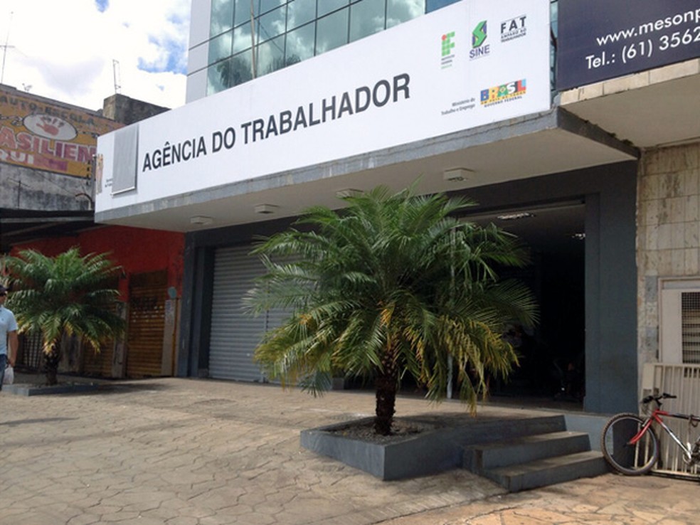 Fachada da Agência do Trabalhador em Taguatinga, no Distrito Federal — Foto: Luciana Amaral/G1