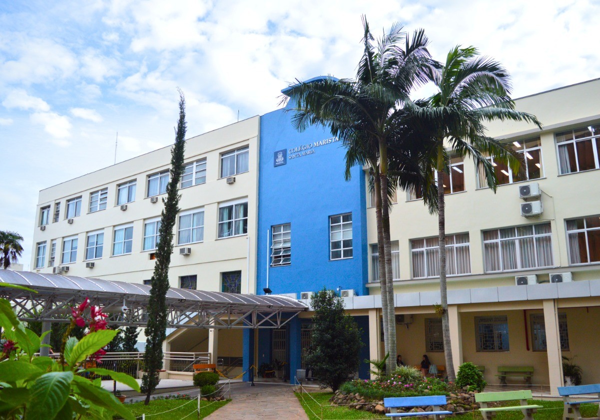 Colégio centenário destruído por incêndio em Santa Maria tem novo foco dois dias depois