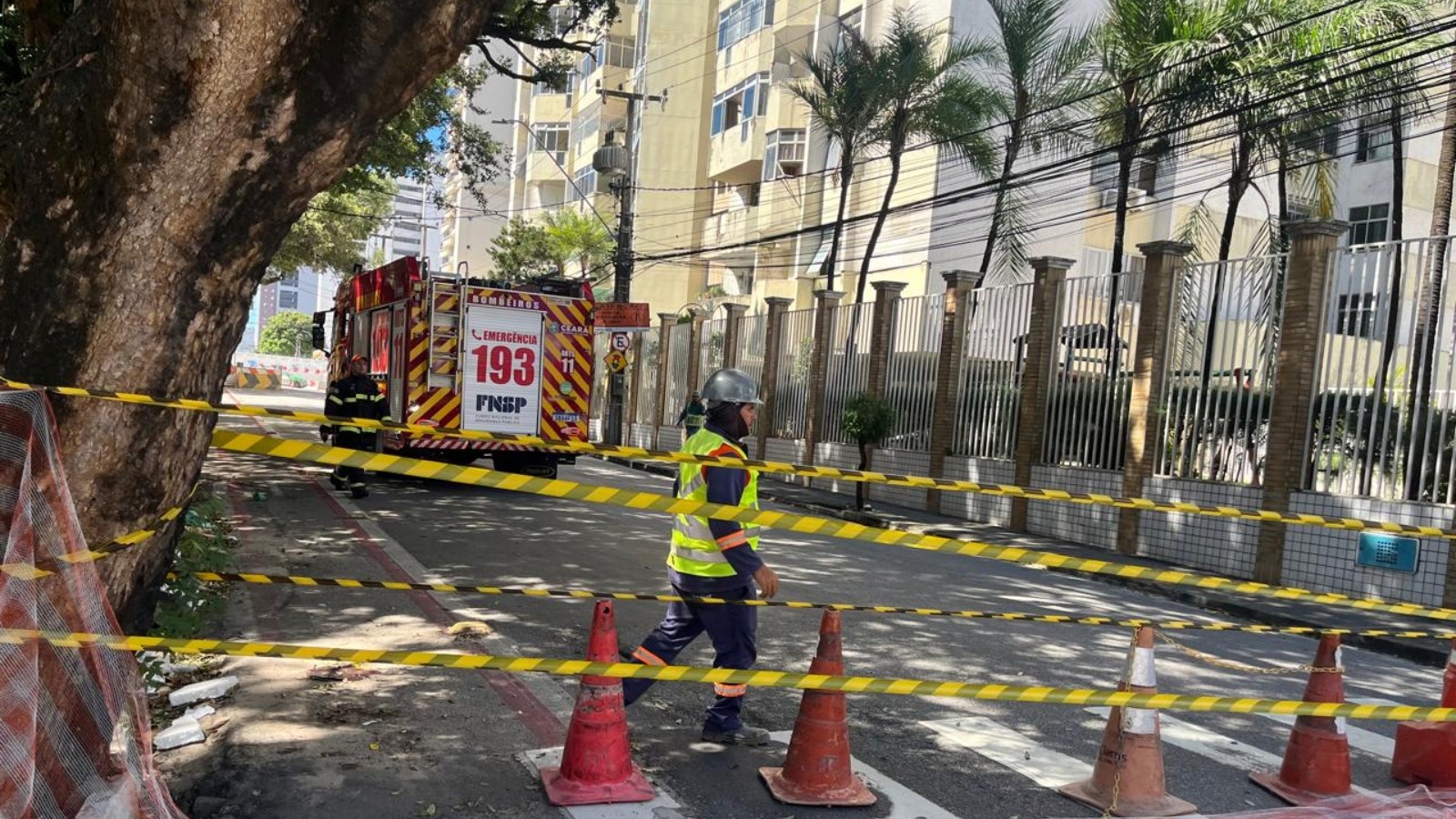 Vazamento de gás natural em obras do metrô interdita ruas de Fortaleza e restringe circulação da população