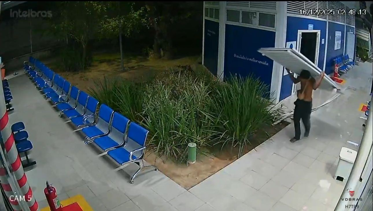 Homem invade clínica da família em Campinho e leva até as portas da unidade