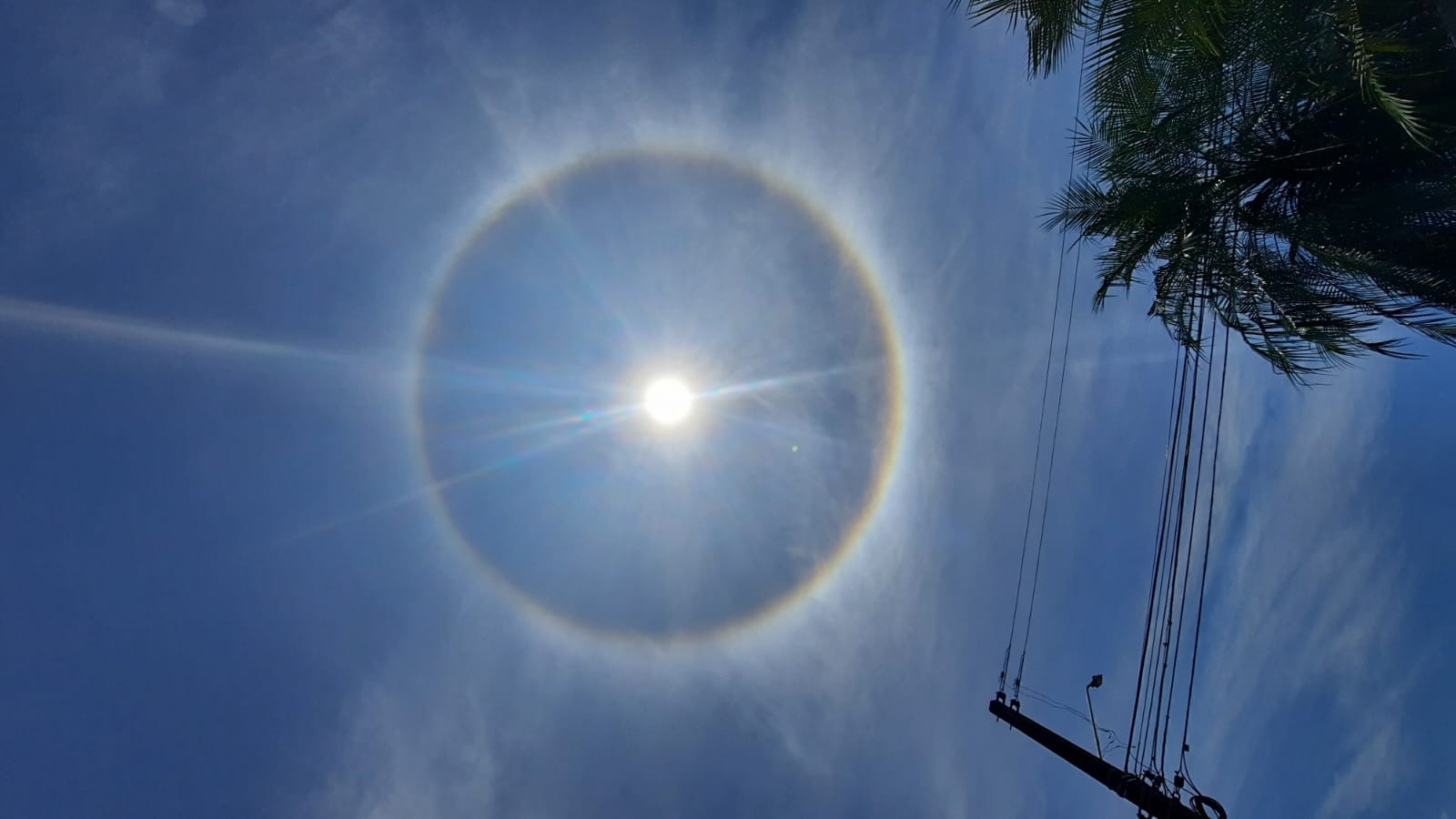 Fenômeno do halo solar chama a atenção no céu de Presidente Prudente; veja fotos