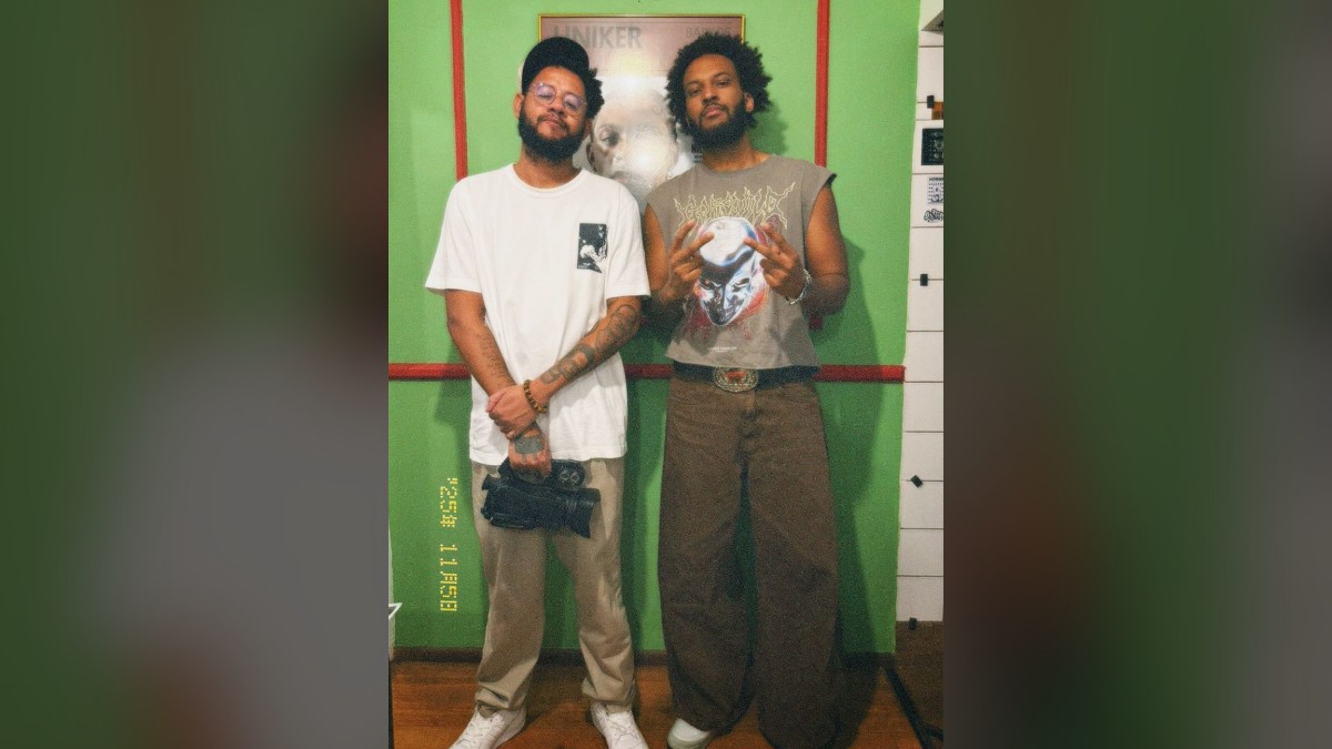 Artista que teve música compartilhada por Emicida nas redes sociais lança álbum com participação do rapper