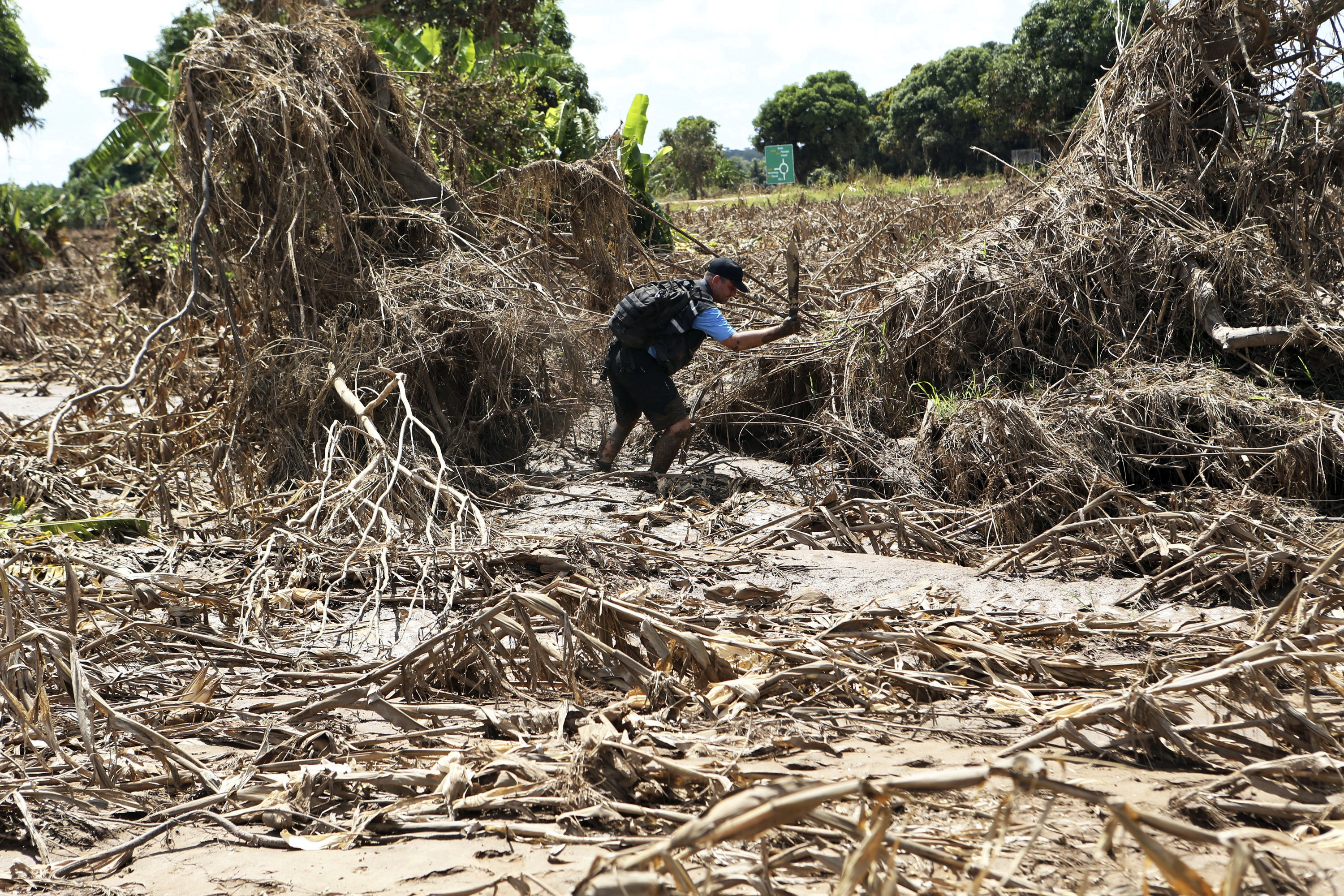 Tempestade em Colniza faz rio transbordar e alagar zona rural