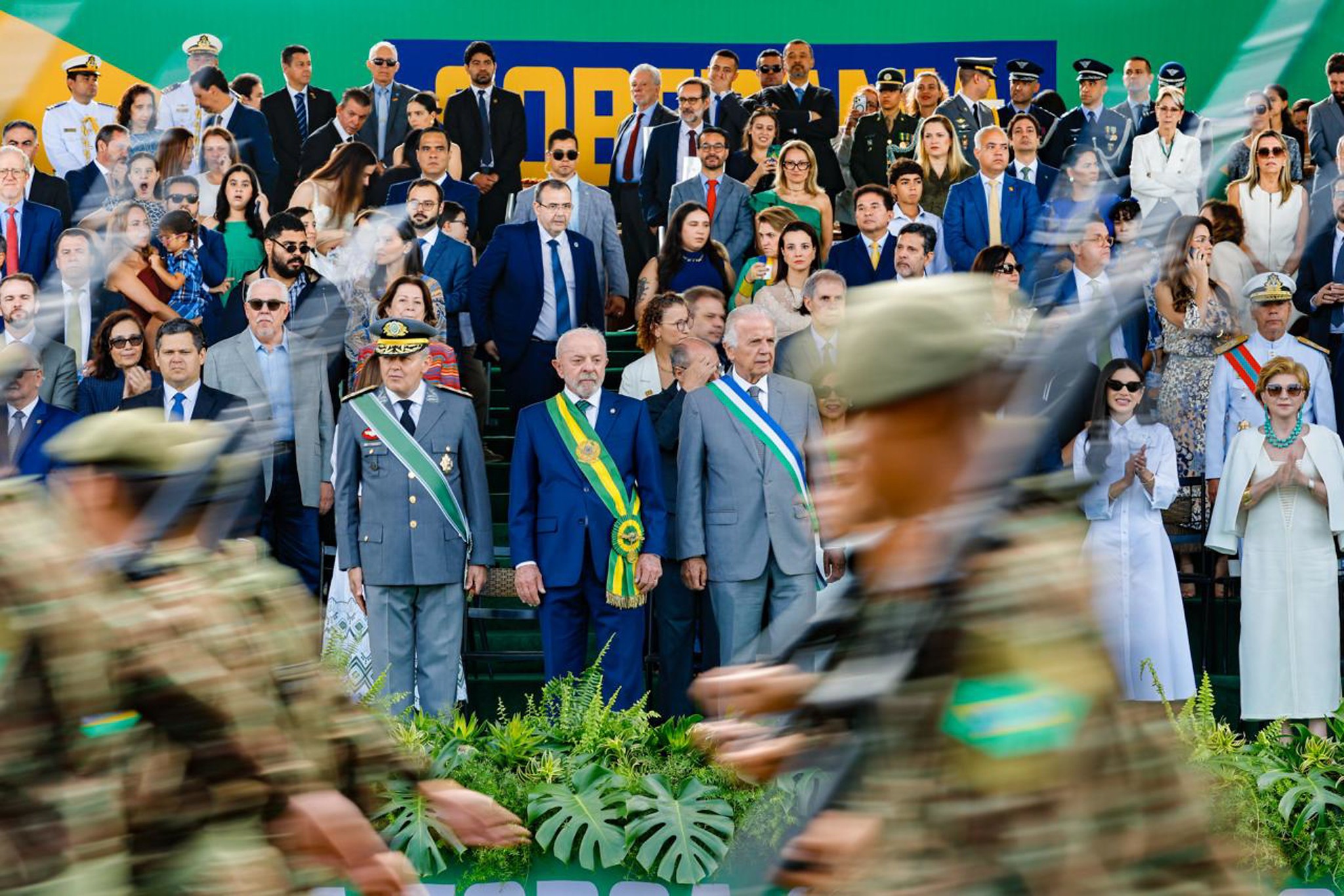 Em meio à crise no STF, desfile de 7 de Setembro tem conversas reservadas e encontros entre autoridades