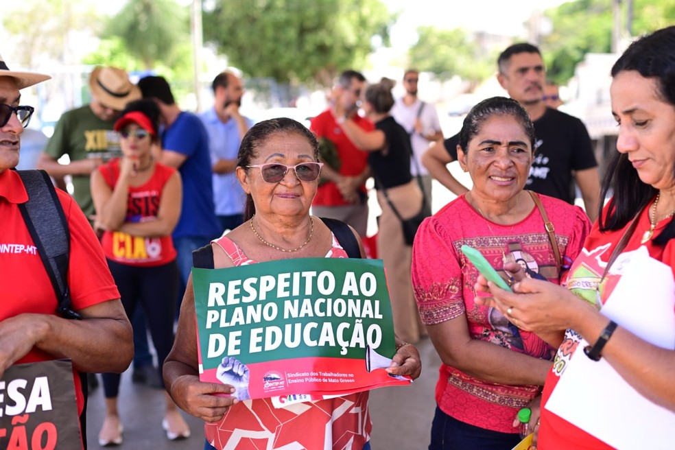 Mobilização tem como objetivo reivindicar melhores condições de trabalho. — Foto: Sintep-MT/Francisco Alves
