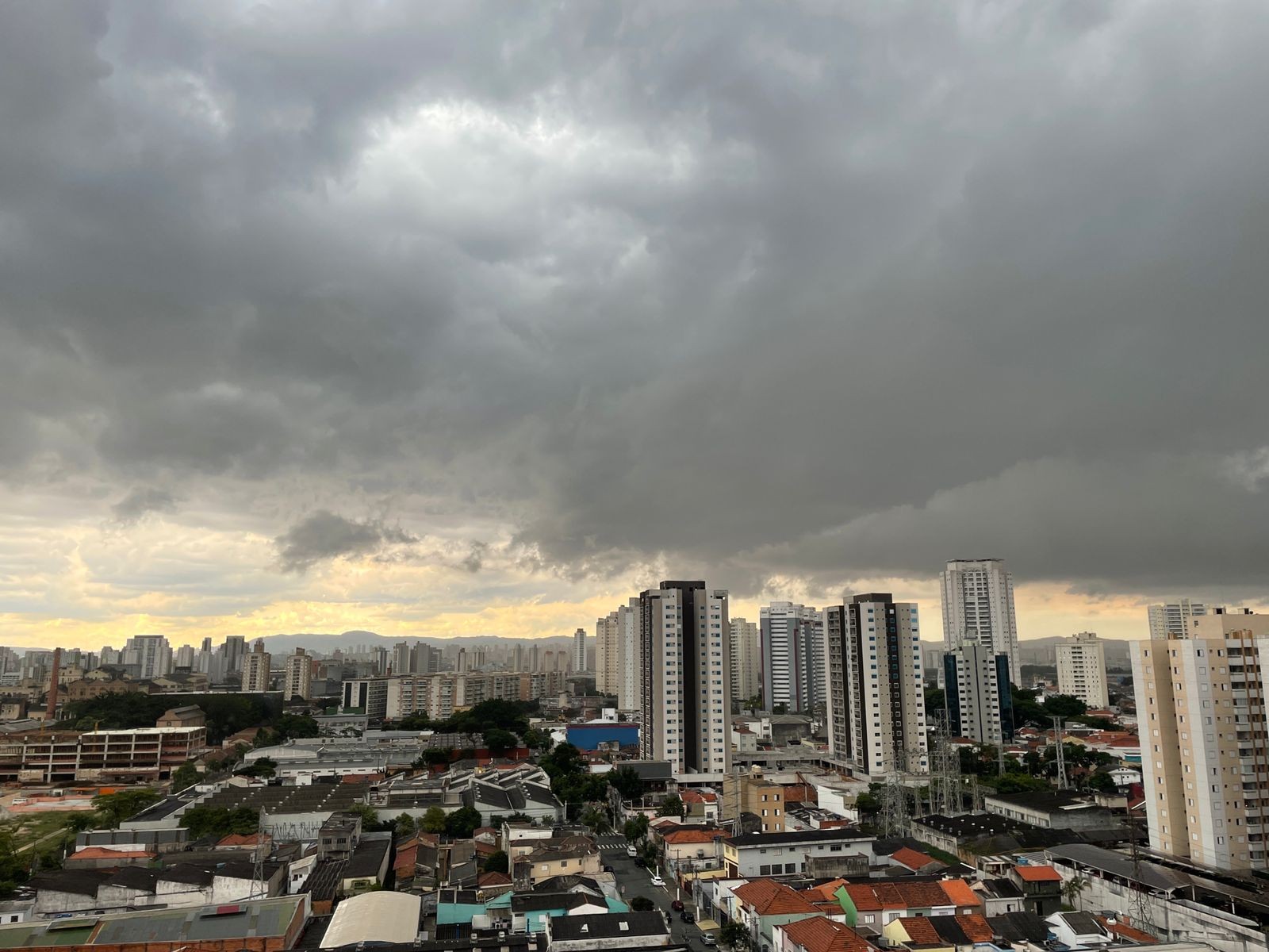 Zona Leste de SP entra em estado de atenção para alagamentos